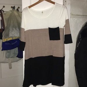 Never worn! Colorblock short mid sleeve dress.